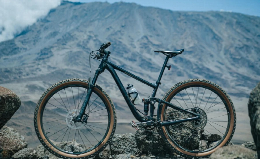 MOUNTAIN BIKE