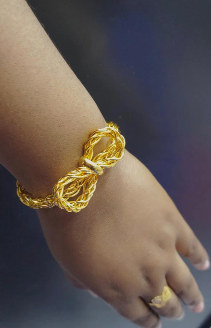 BRACELET