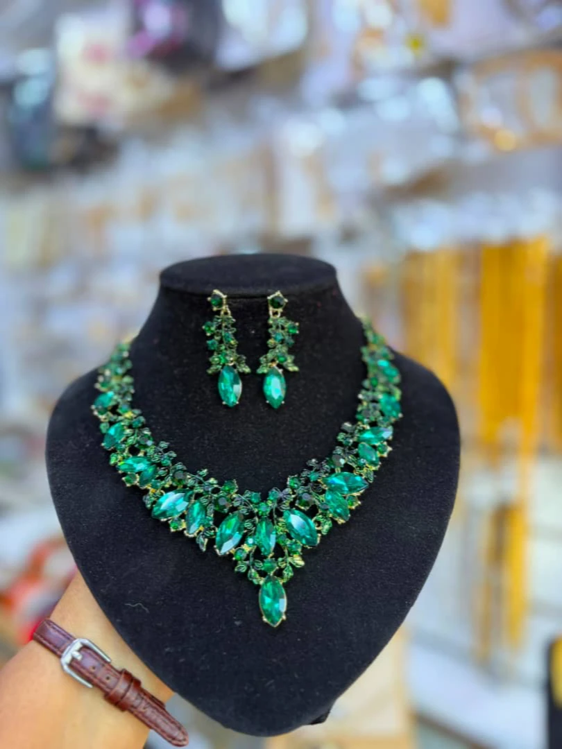 Elegant Crystal Necklace