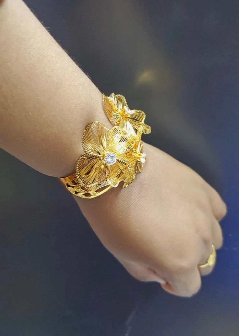 BRACELET