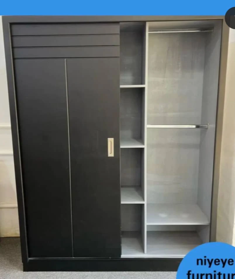 KABATI YA MILANGO MITATU