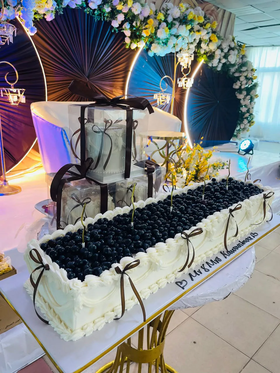 WEDDING CAKES