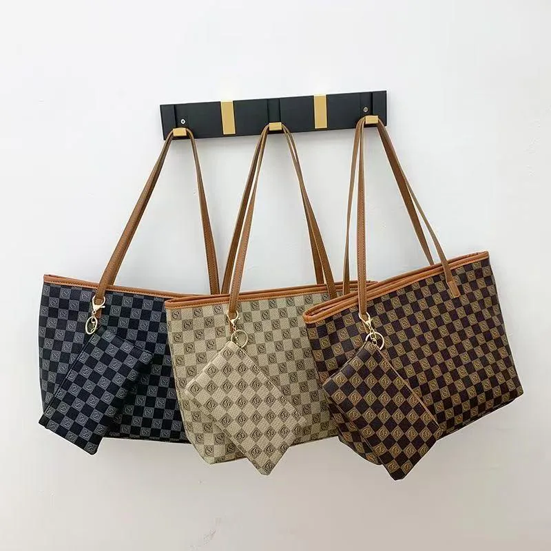 TOTE BAGS
