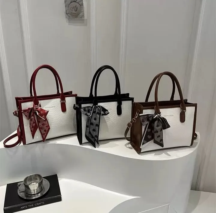 MEDIUM HANDBAGS
