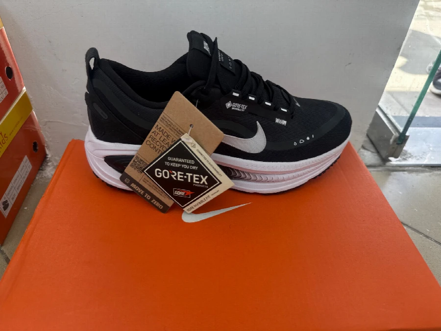 SNEAKER