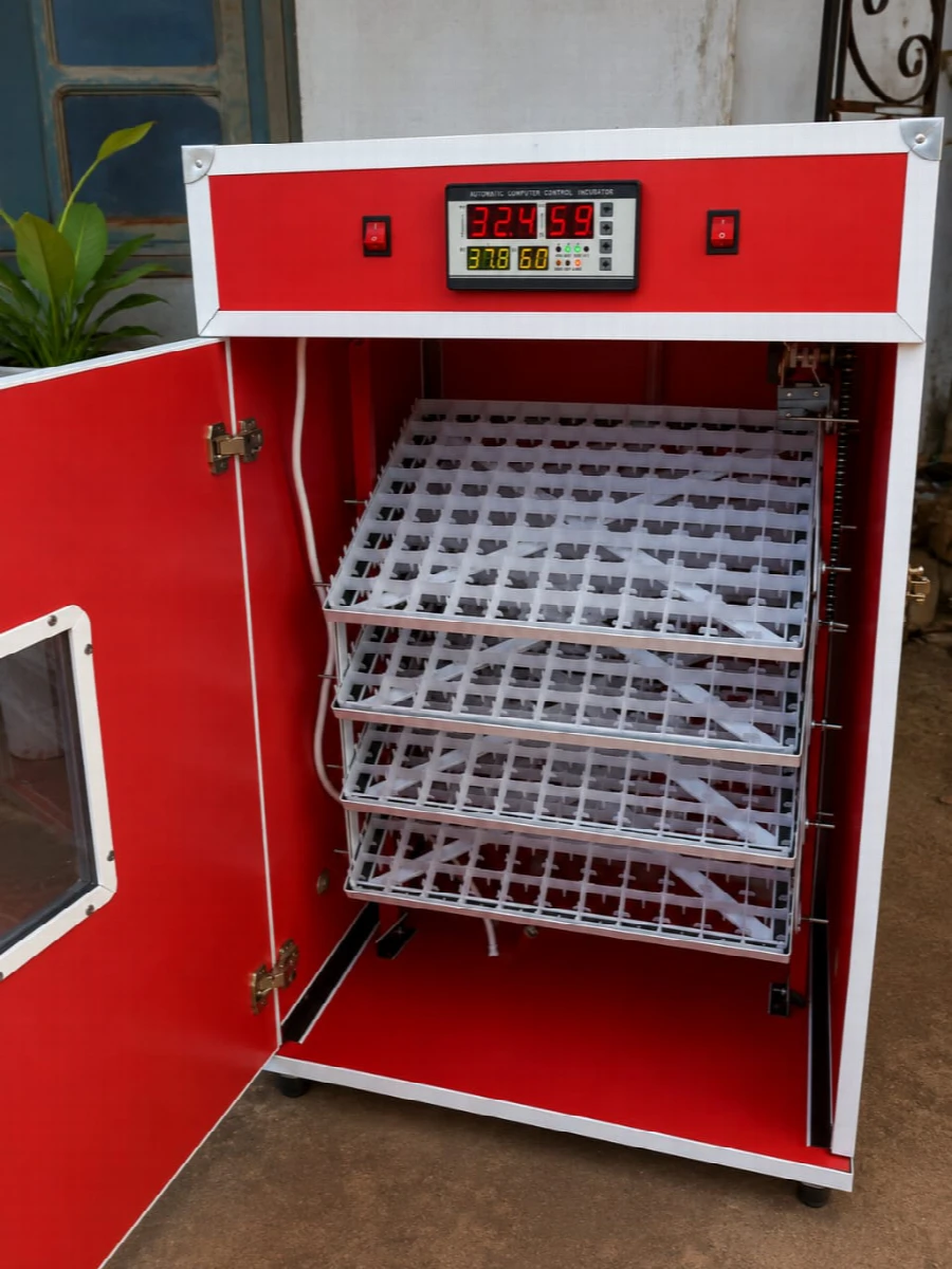 AUTOMATIC INCUBATOR